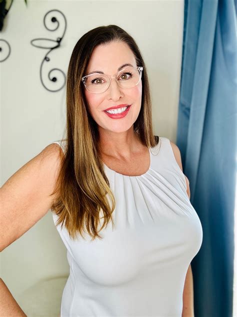 Elaina St James. 50+ MILF who found her wild side in 2021. Hundreds of photos and tons of sexy solo, B/G, and G/G videos available on fan sites. Natural 36DDDs, long legs and a big smile. Top 1% Elaina St James covered in national and international media. Host of the podcast Chat N Laugh With Elaina St James.
